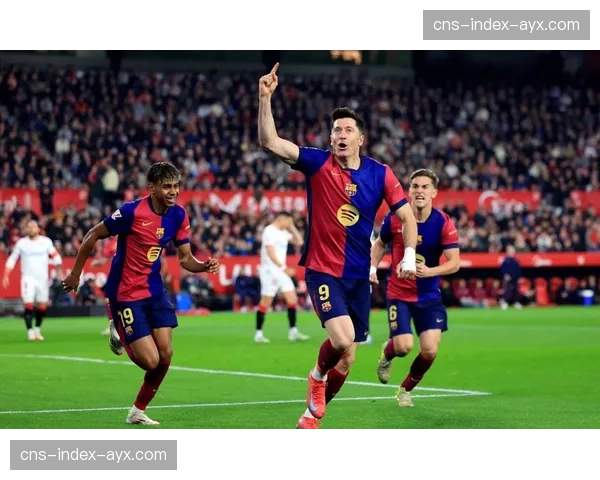 巴萨迎战巴黎圣日耳曼，莱万与姆巴佩的对决成焦点